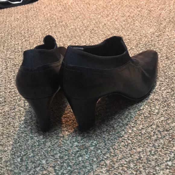 Bandolino Booties 🌺🌺🌺 - Picture 3 of 7